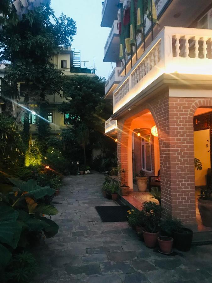 Hotel Lotus Garden カトマンズ エクステリア 写真